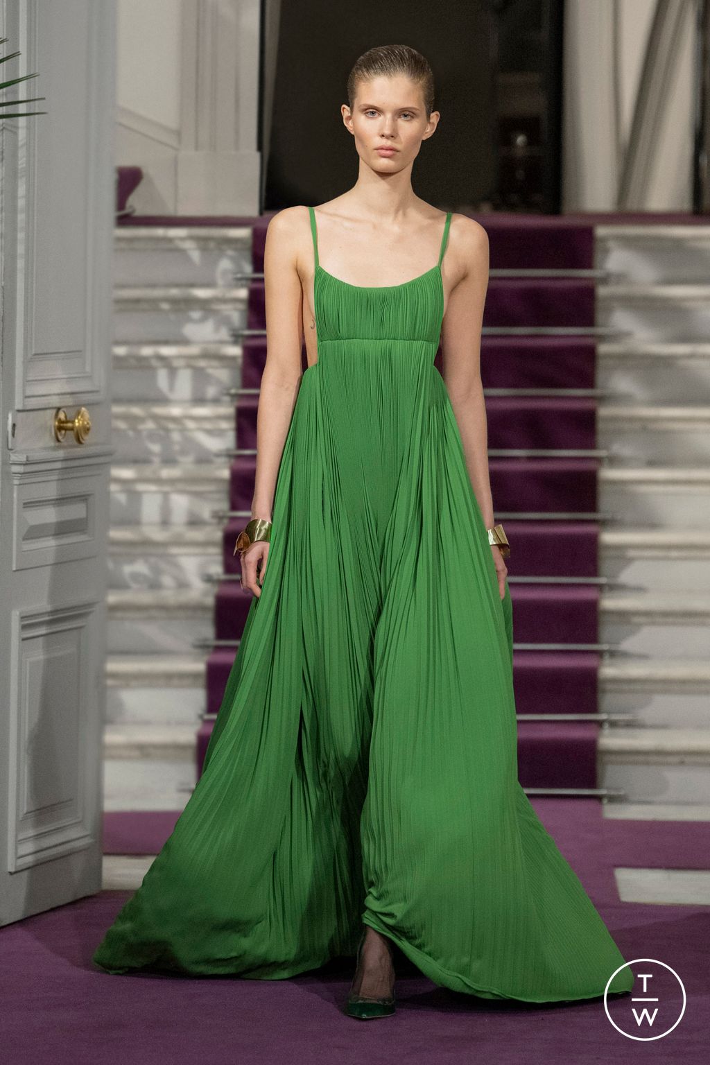 Fashion Week Paris Spring/Summer 2024 look 38 from the Valentino collection couture