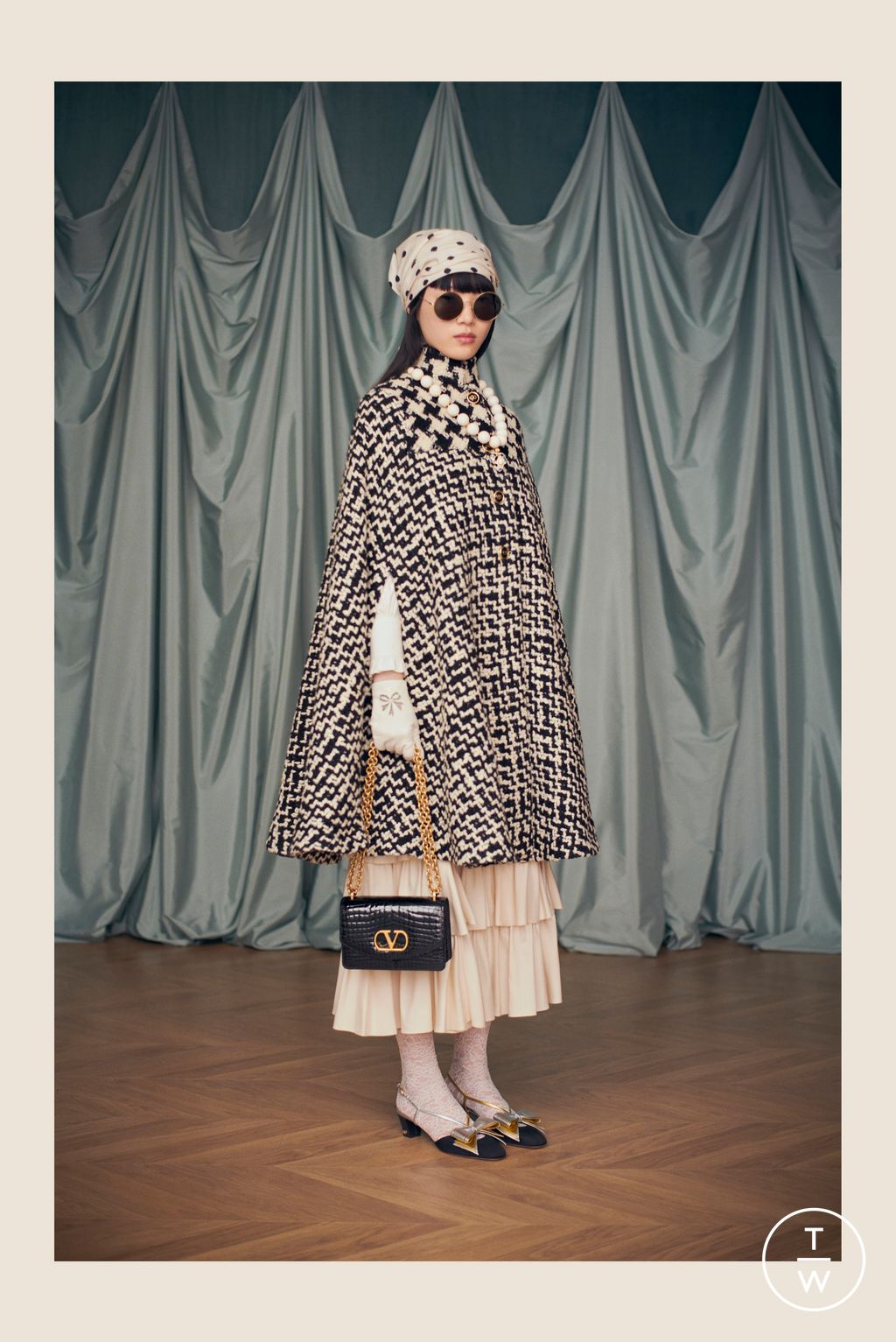 Fashion Week Paris Resort 2025 look 38 from the Valentino collection womenswear