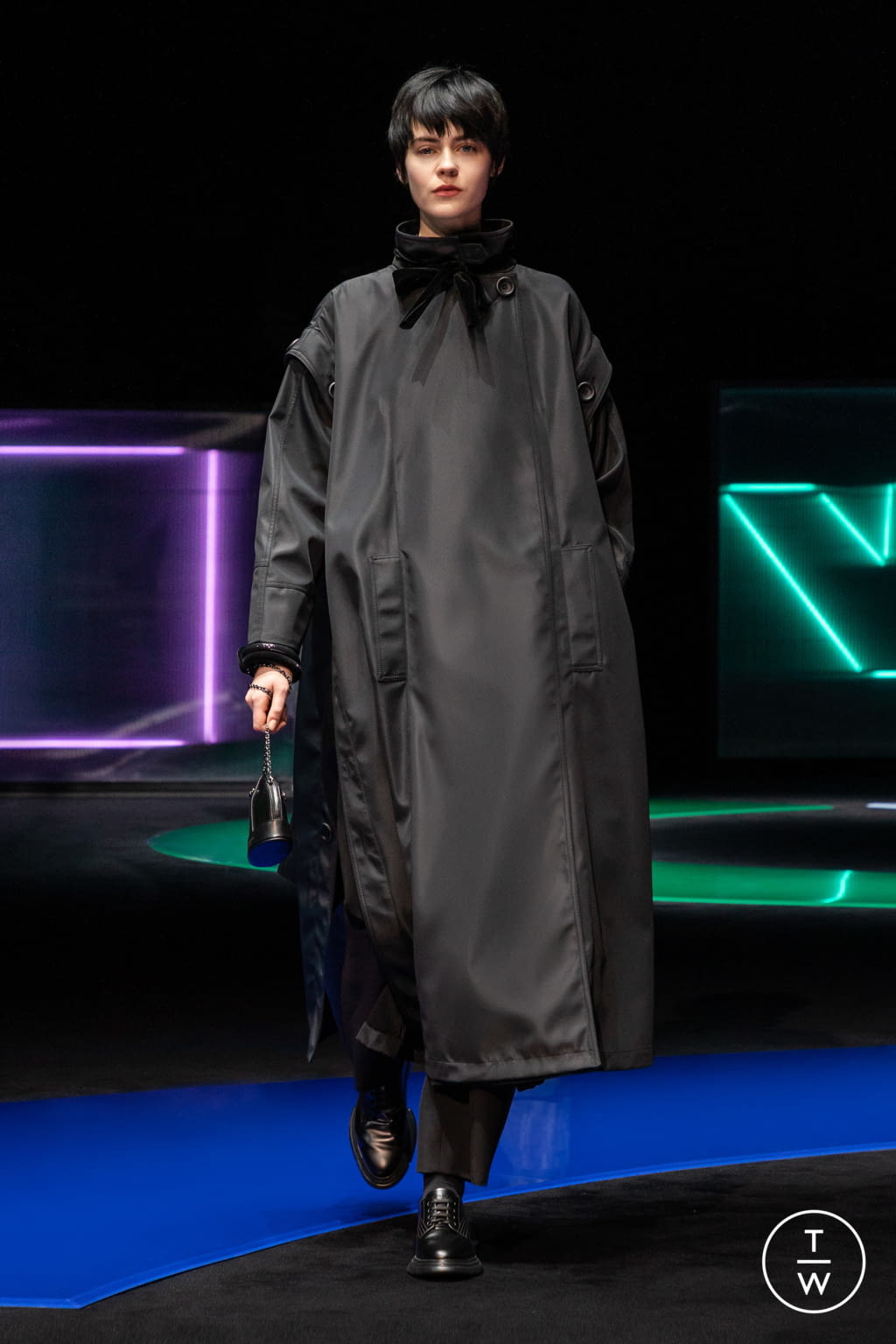 Fashion Week Milan Fall/Winter 2021 look 39 from the Emporio Armani collection 女装