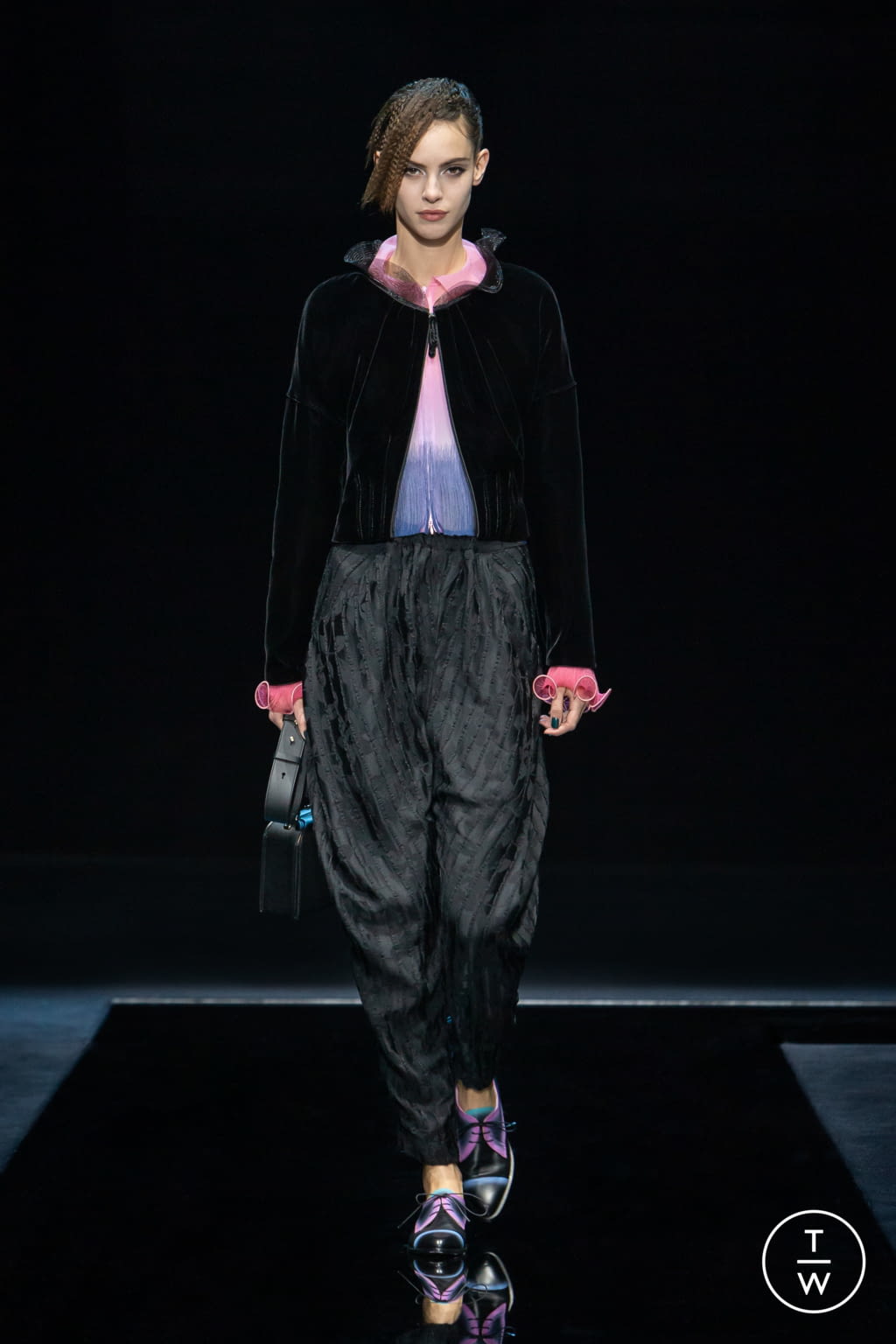 Fashion Week Milan Fall/Winter 2021 look 39 from the Giorgio Armani collection 女装