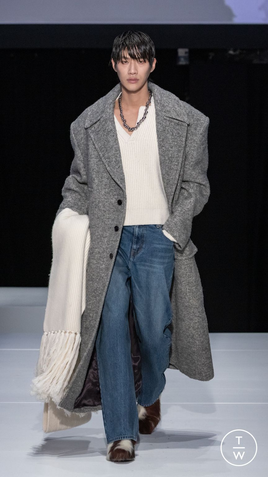 Fashion Week Paris Fall/Winter 2024 look 39 from the System Studios collection 男装