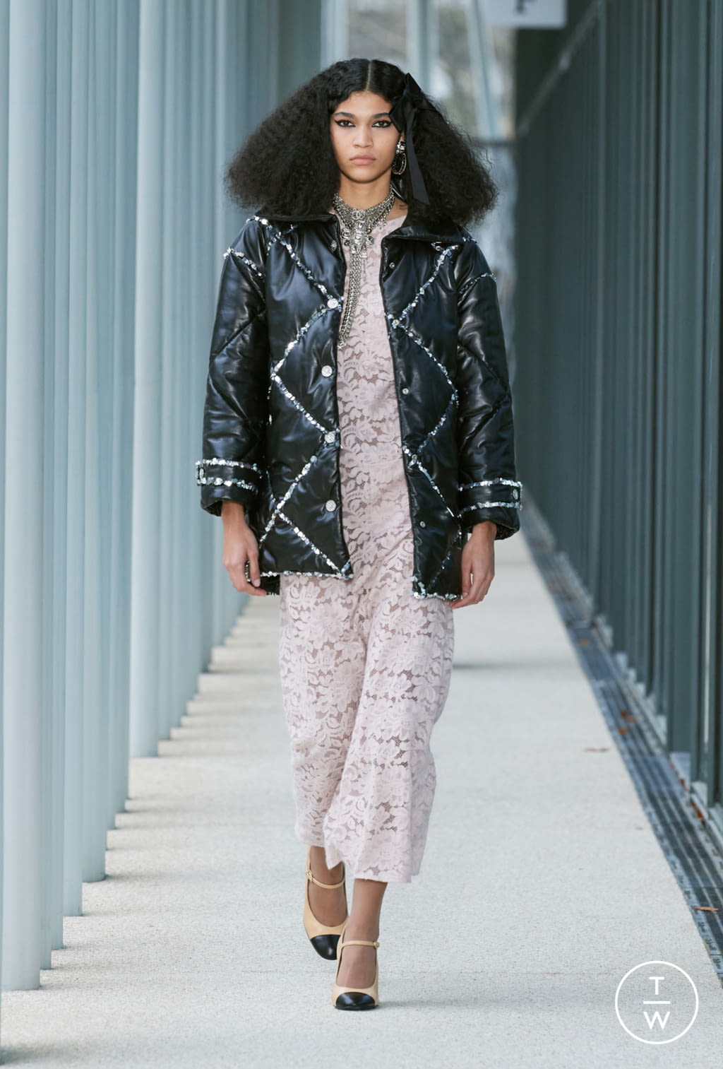 Fashion Week Paris Pre-Fall 2022 look 39 from the Chanel collection 女装