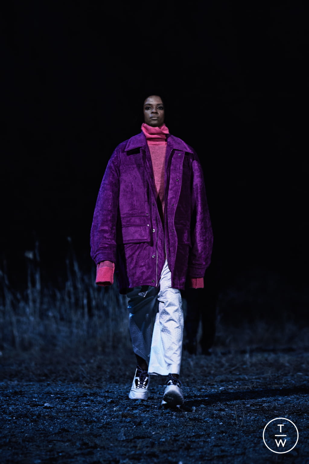 Fashion Week Paris Fall/Winter 2022 look 39 de la collection Songzio menswear