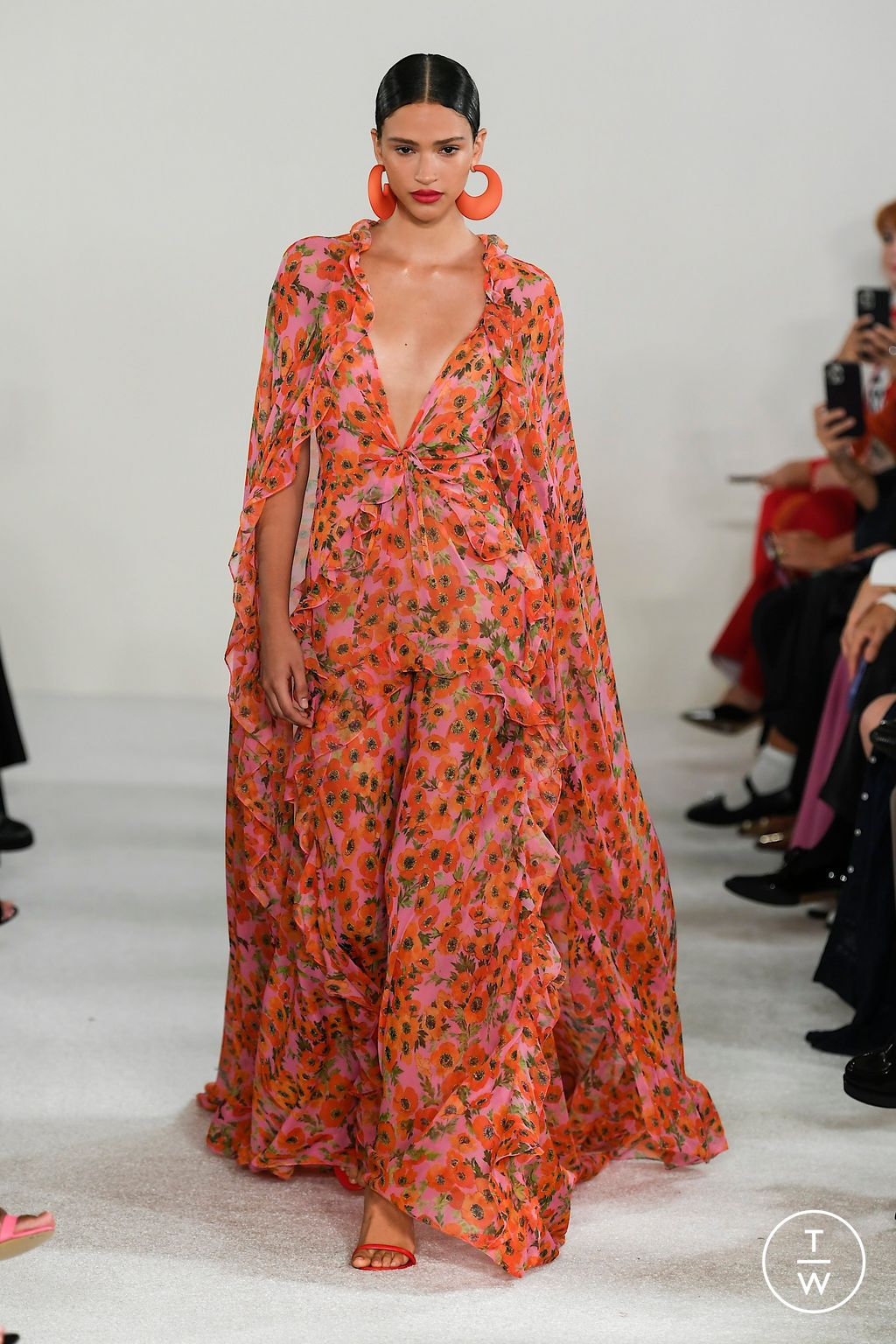 Fashion Week New York Spring/Summer 2023 look 34 from the Carolina Herrera collection 女装