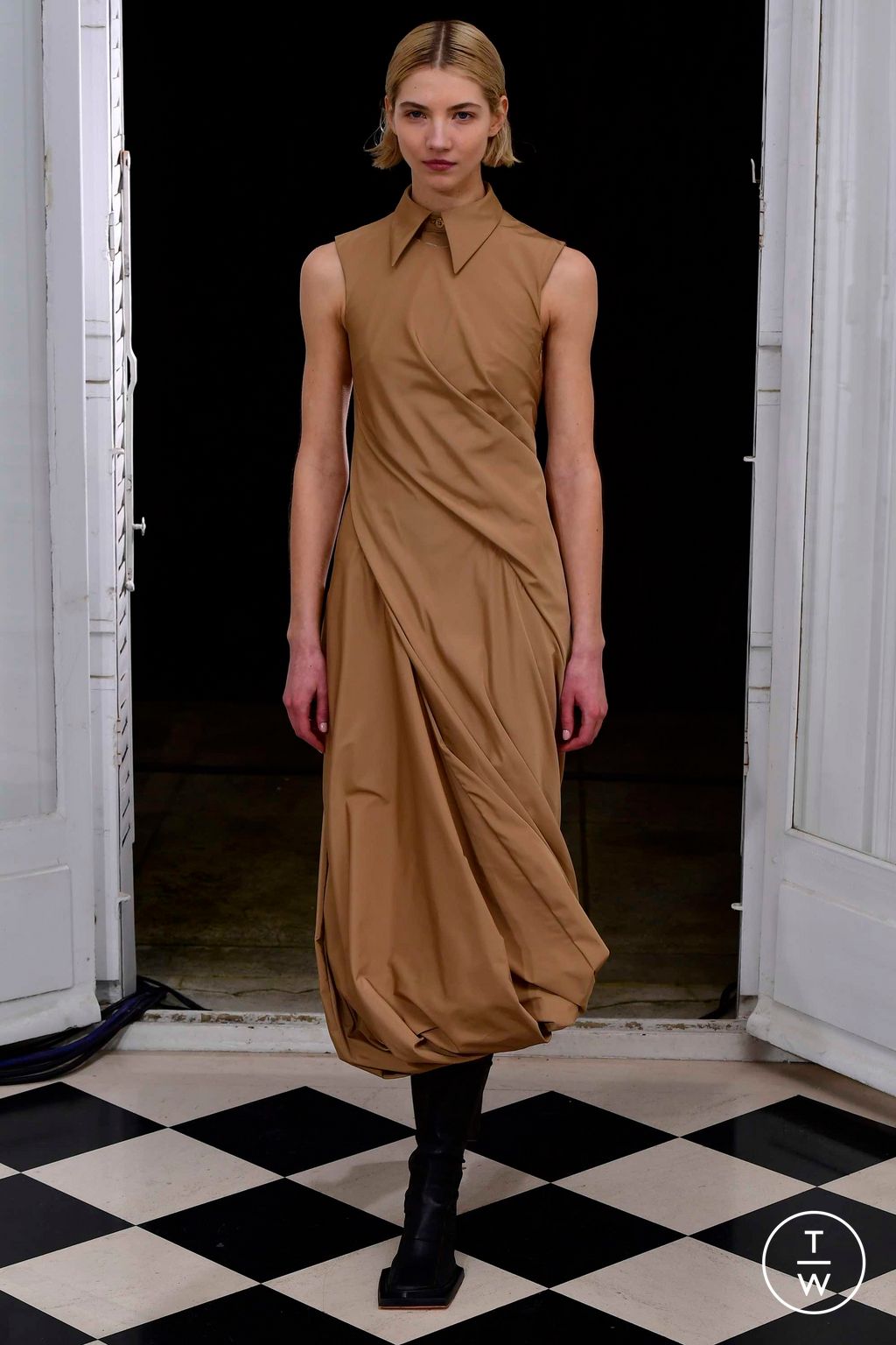 Fashion Week Paris Spring/Summer 2023 look 12 from the Maison Rabih Kayrouz collection couture