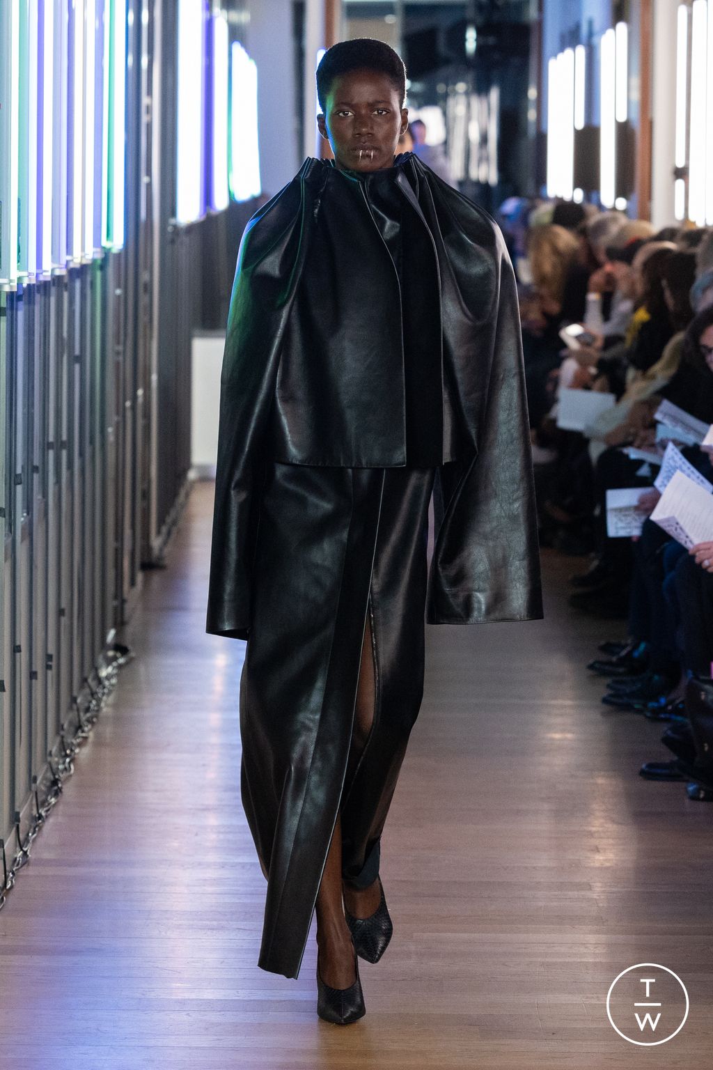Fashion Week Paris Fall/Winter 2024 look 13 from the IFM PARIS collection 女装