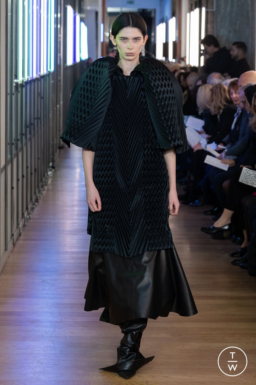 Fashion Week Paris Fall/Winter 2024 look 17 from the IFM PARIS collection 女装