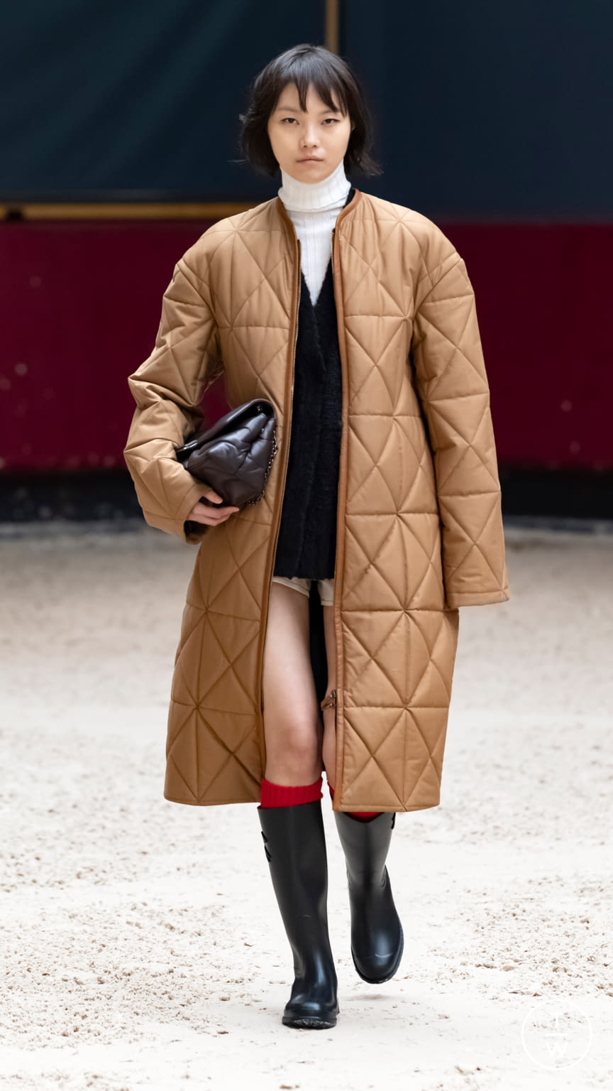Fashion Week Paris Fall/Winter 2021 look 4 from the Longchamp collection womenswear