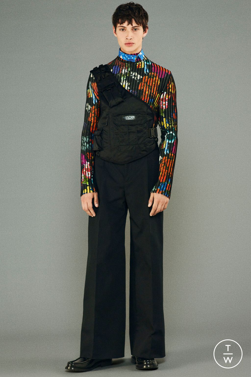 Fashion Week Milan Resort 2024 look 4 from the Moschino collection 男装