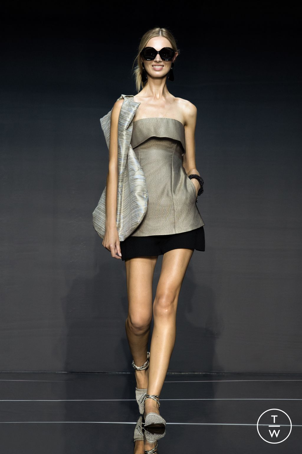 Fashion Week Milan Spring/Summer 2024 look 4 from the Emporio Armani collection womenswear