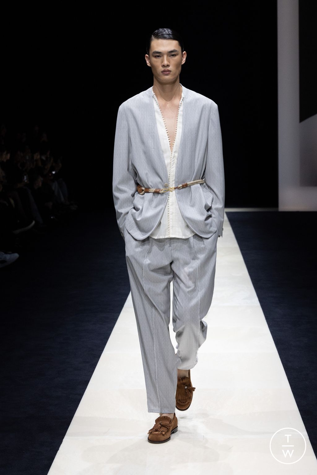 Fashion Week Milan Spring/Summer 2025 look 4 from the Emporio Armani collection womenswear