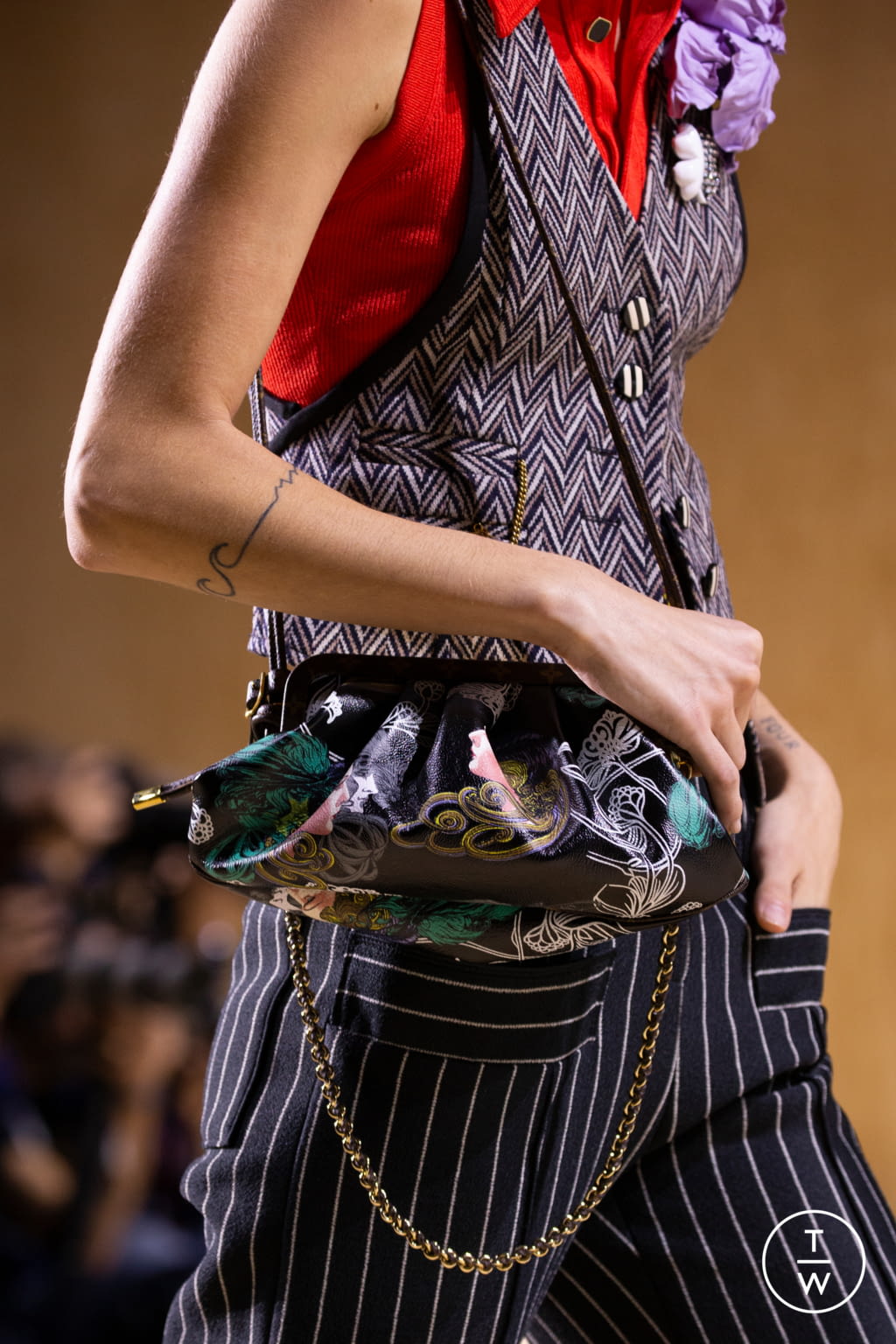 Fashion Week Paris Spring/Summer 2020 look 4 from the Louis Vuitton collection womenswear accessories