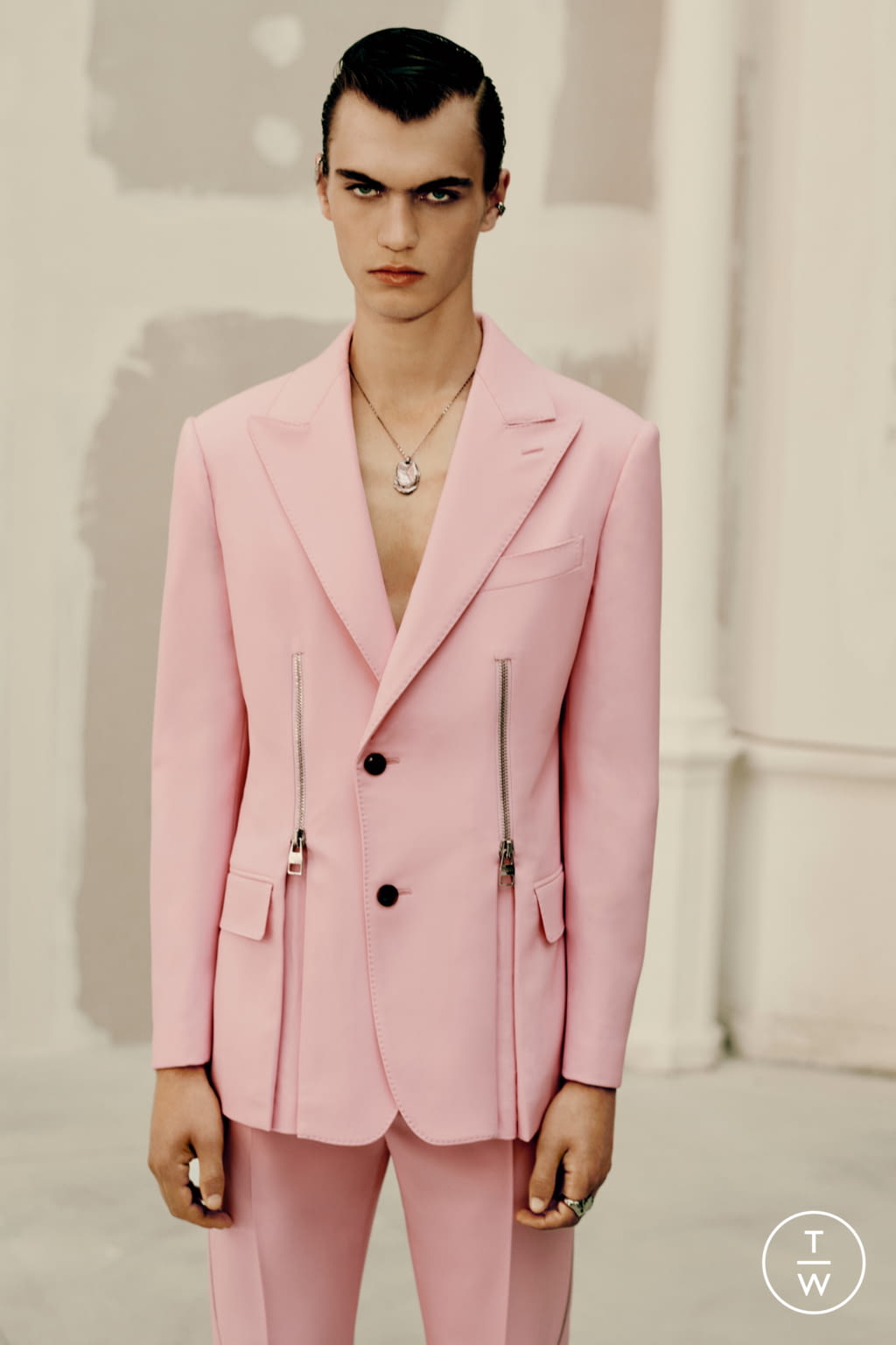 Fashion Week London Spring/Summer 2022 look 4 from the Alexander McQueen collection menswear