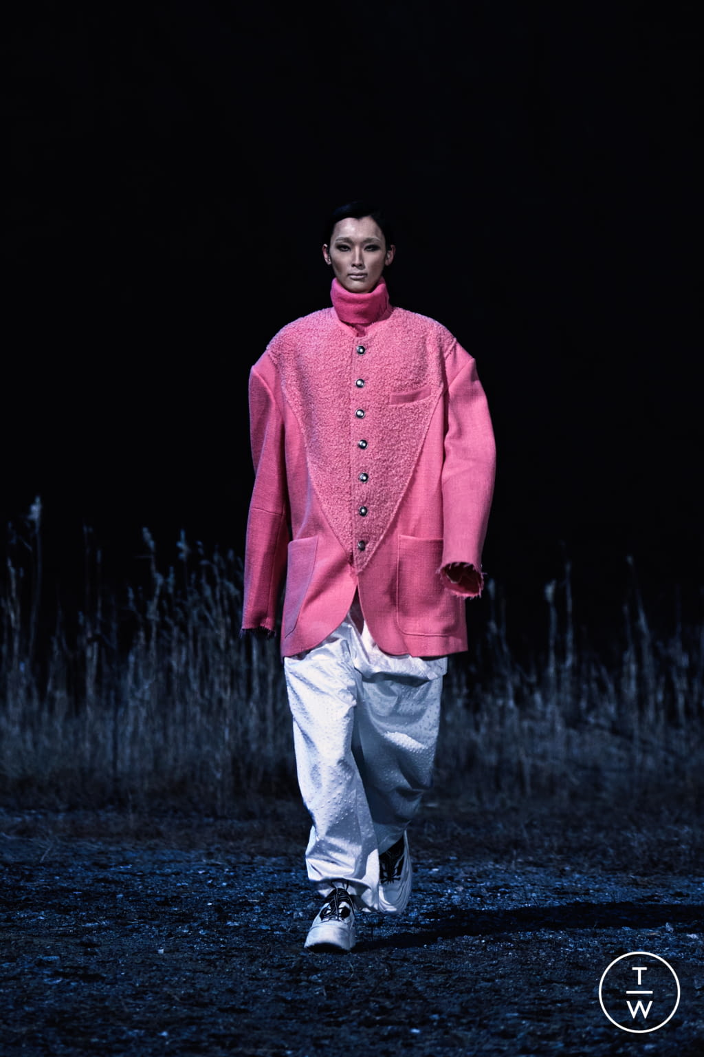 Fashion Week Paris Fall/Winter 2022 look 40 de la collection Songzio menswear