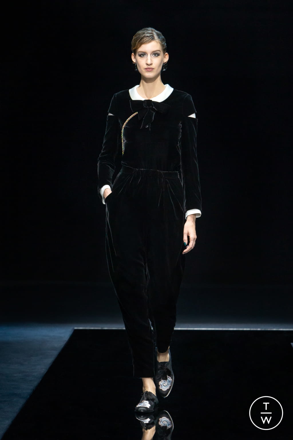 Fashion Week Milan Fall/Winter 2021 look 40 from the Giorgio Armani collection womenswear