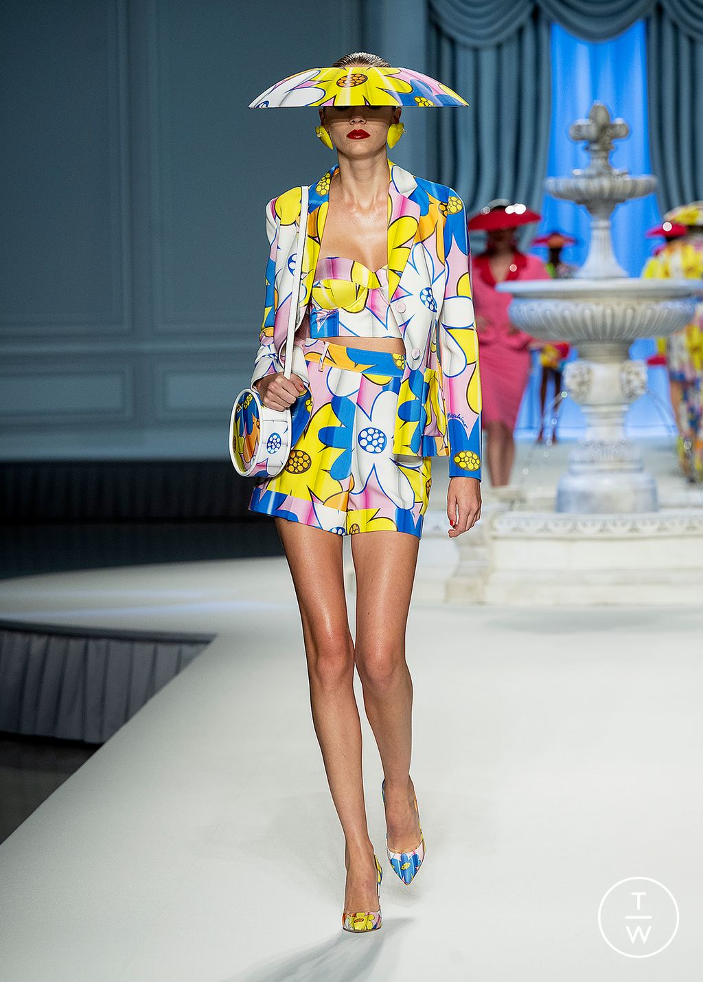 Fashion Week Milan Spring/Summer 2023 look 40 from the Moschino collection womenswear