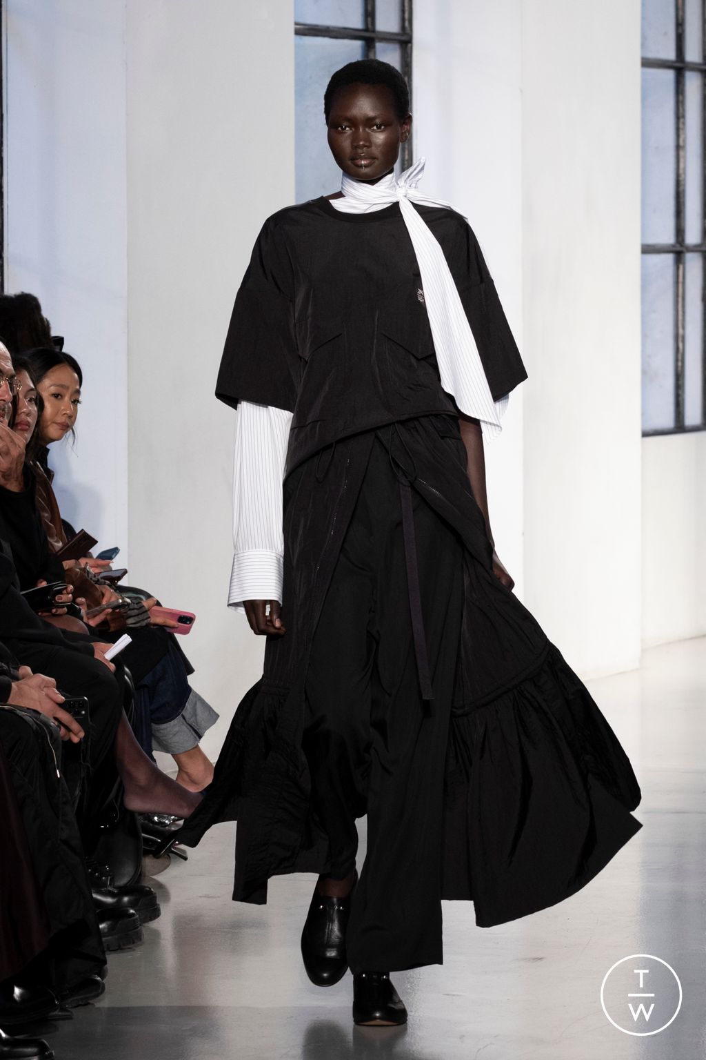 Fashion Week Paris Spring/Summer 2025 look 40 from the Ujoh collection womenswear