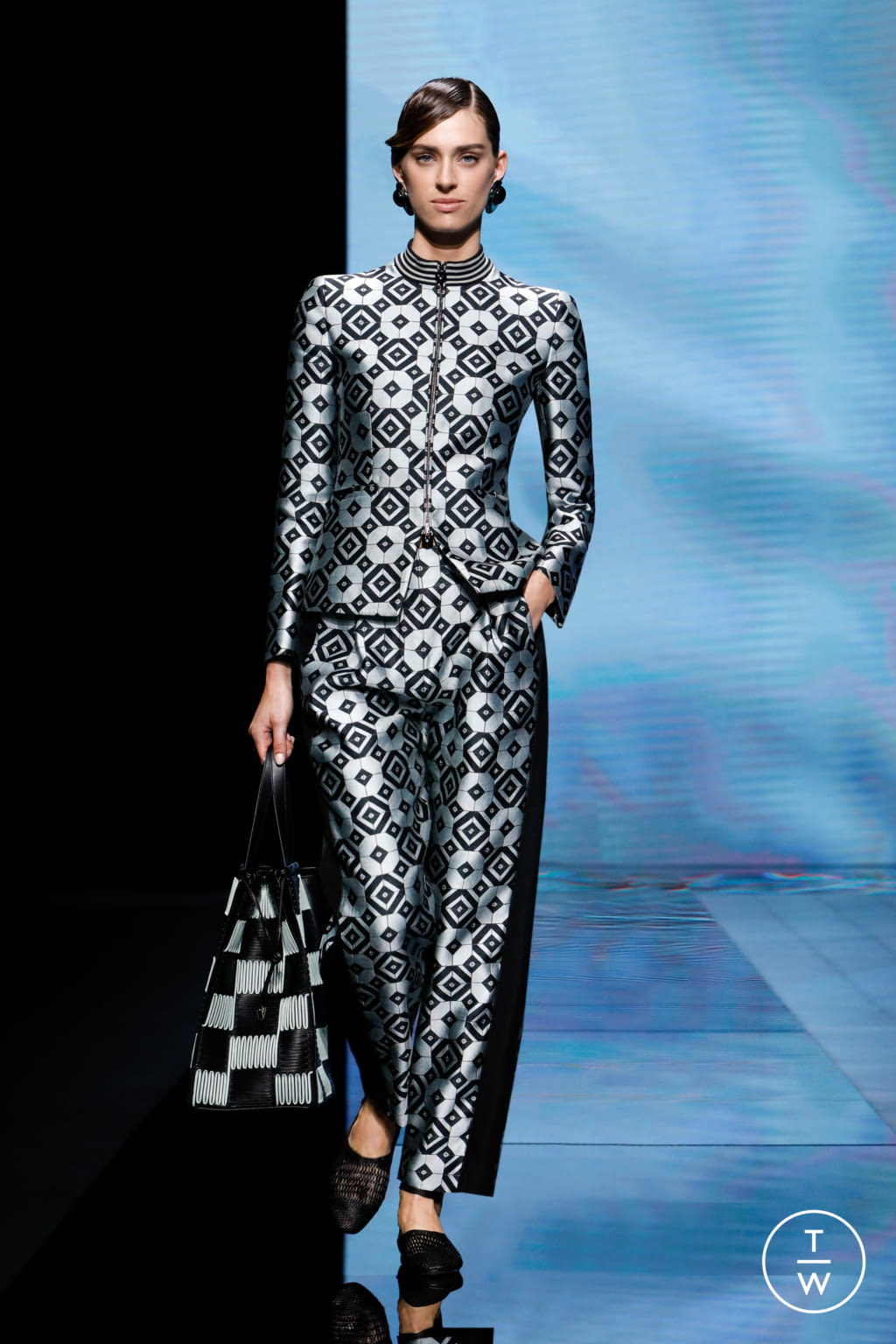 Fashion Week Milan Spring/Summer 2021 look 40 from the Giorgio Armani collection womenswear