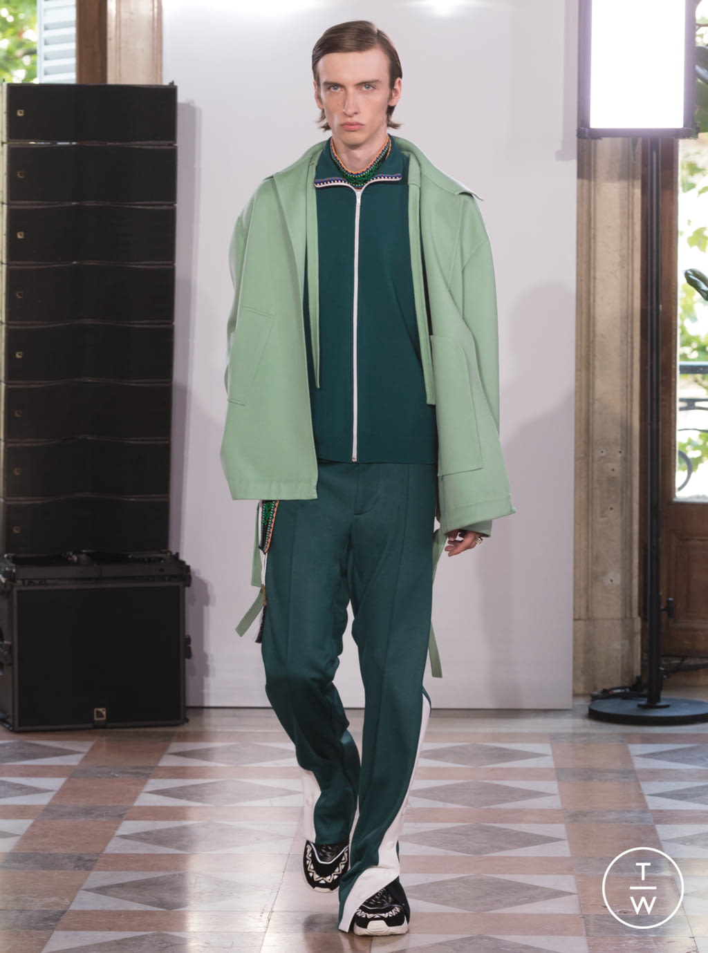Fashion Week Paris Spring/Summer 2018 look 40 from the Valentino collection menswear