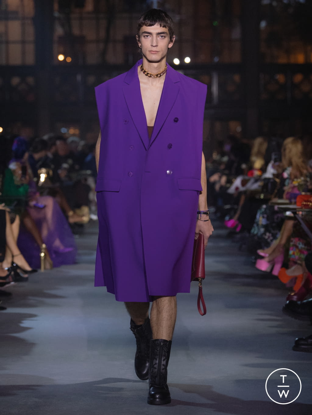 Fashion Week Paris Spring/Summer 2022 look 40 from the Valentino collection 女装