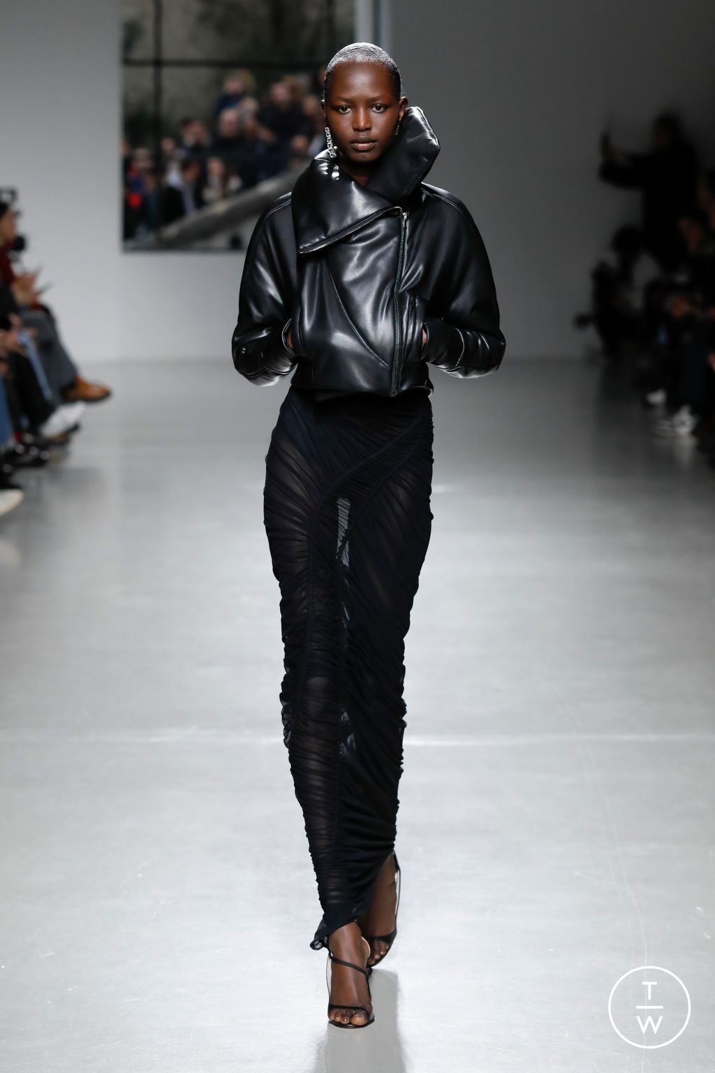 Fashion Week Paris Fall/Winter 2023 look 40 de la collection Atlein womenswear