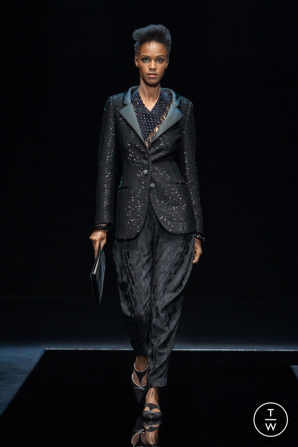 Fashion Week Milan Fall/Winter 2021 look 41 from the Giorgio Armani collection 女装