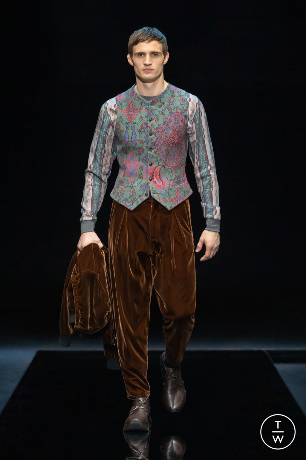 Fashion Week Milan Fall/Winter 2021 look 41 from the Giorgio Armani collection menswear