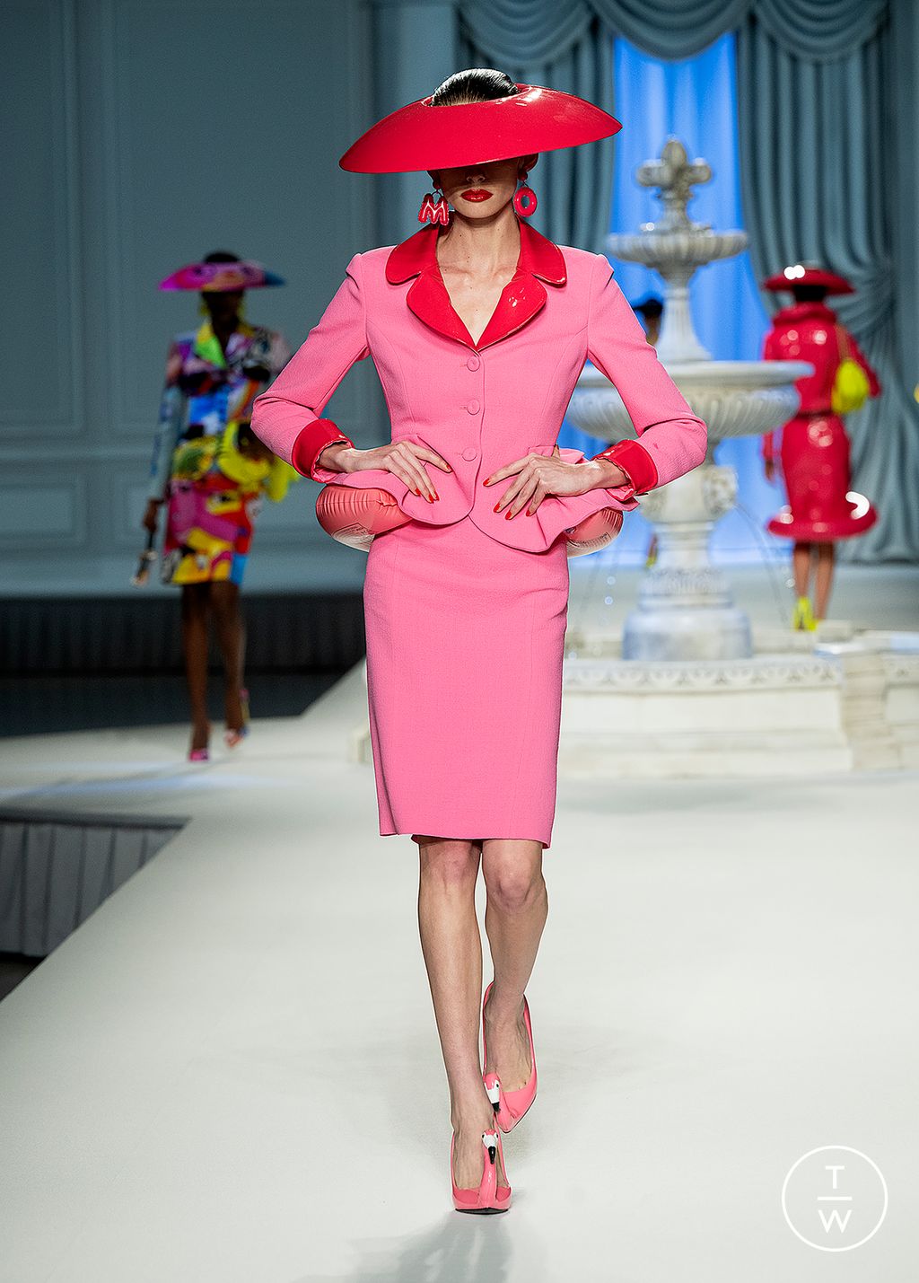 Fashion Week Milan Spring/Summer 2023 look 41 from the Moschino collection womenswear
