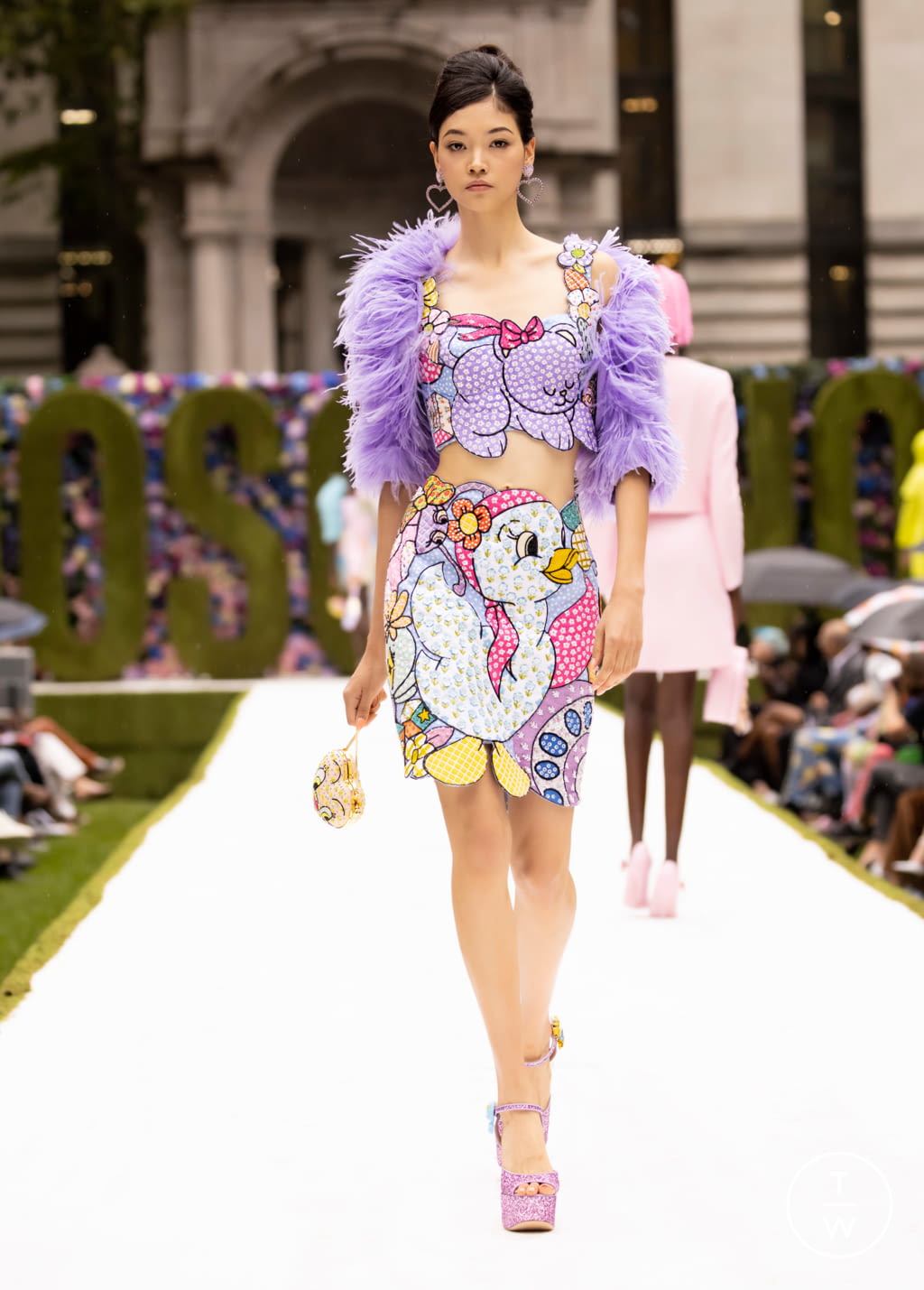 Fashion Week New York Spring/Summer 2022 look 41 from the Moschino collection womenswear