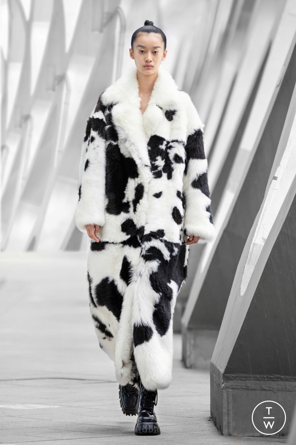 Fashion Week Milan Fall/Winter 2021 look 41 de la collection Annakiki womenswear