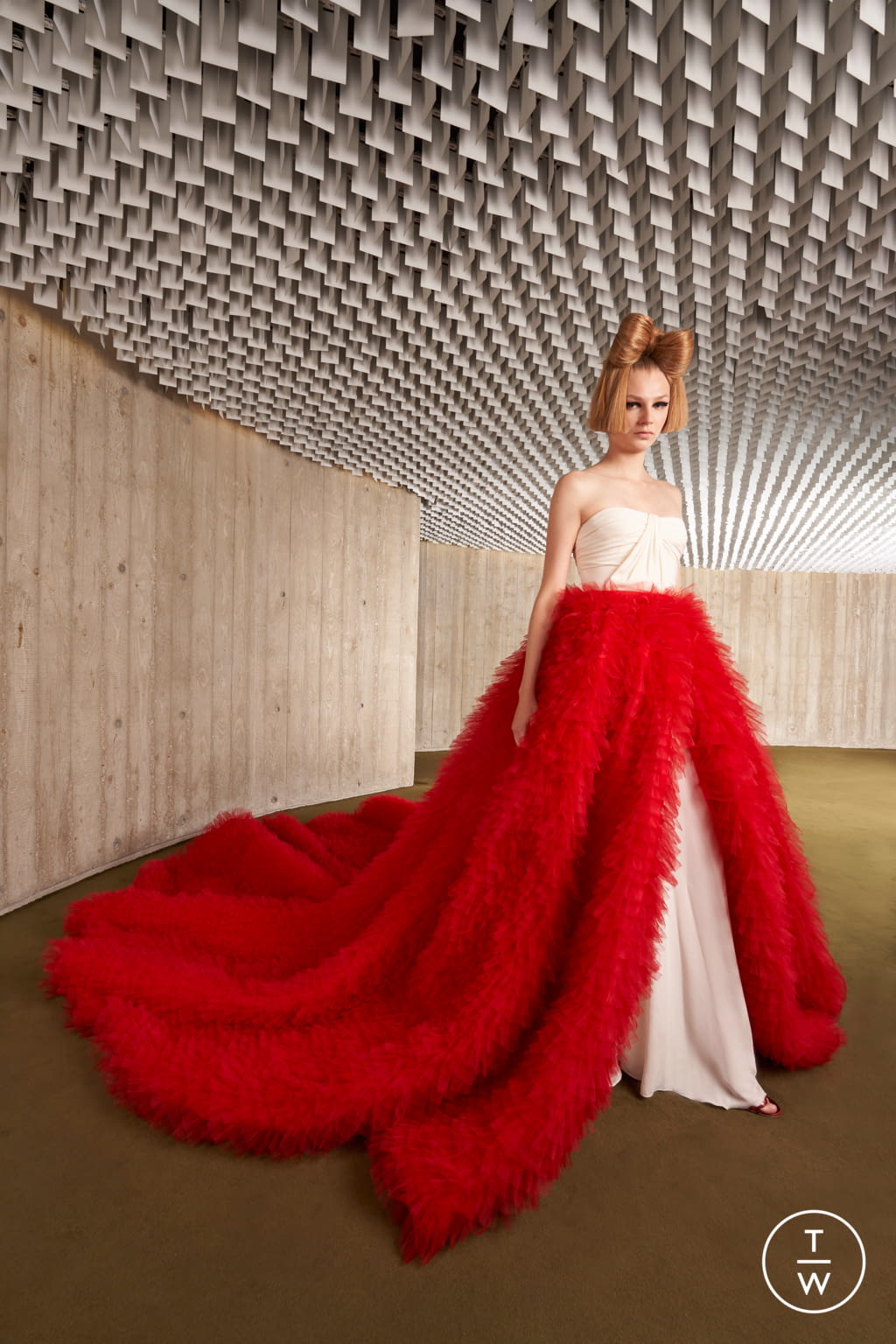 Fashion Week Paris Fall/Winter 2021 look 41 from the Giambattista Valli collection couture