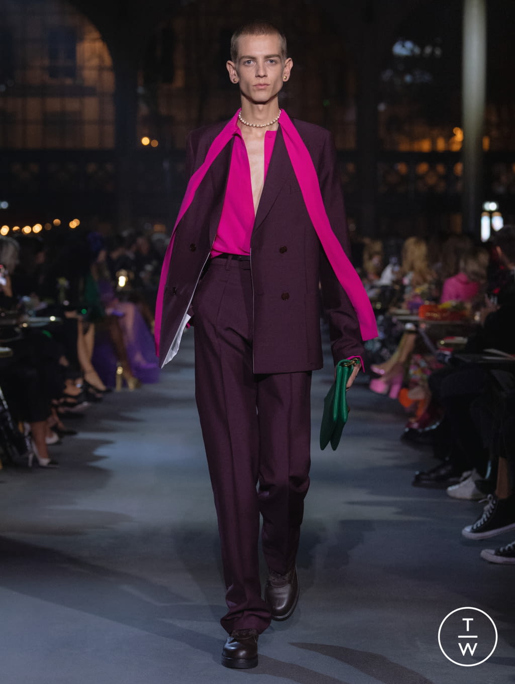 Fashion Week Paris Spring/Summer 2022 look 41 from the Valentino collection 女装