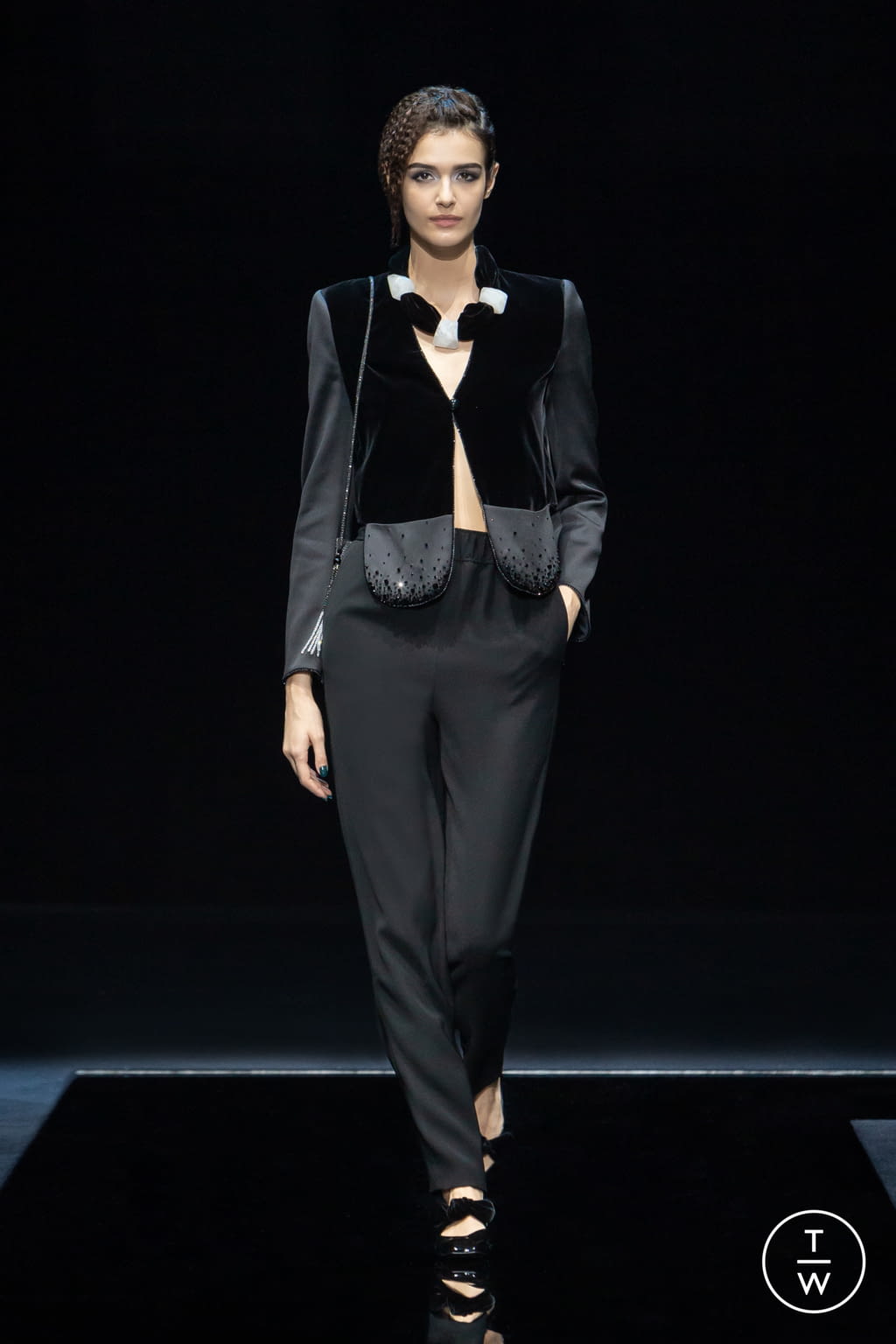 Fashion Week Milan Fall/Winter 2021 look 42 from the Giorgio Armani collection 女装