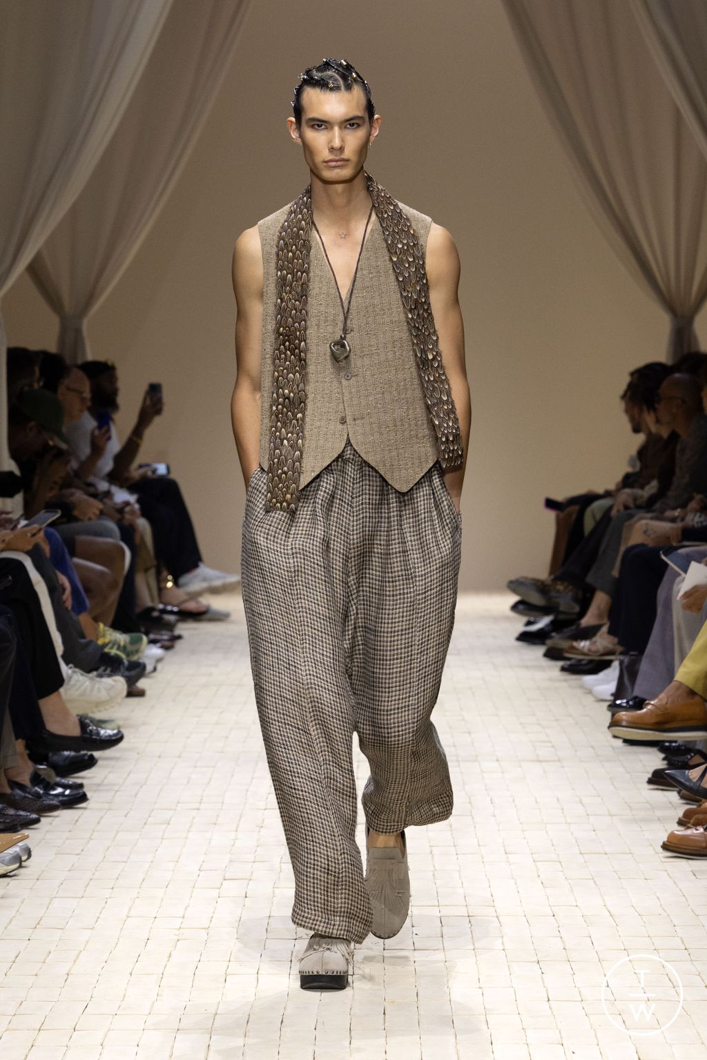 Fashion Week Milan Spring/Summer 2026 look 42 de la collection Emporio Armani menswear