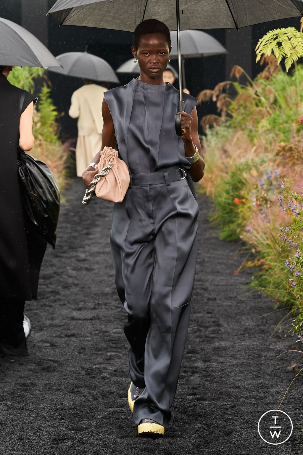 Fashion Week Milan Spring/Summer 2023 look 42 from the Jil Sander collection 女装