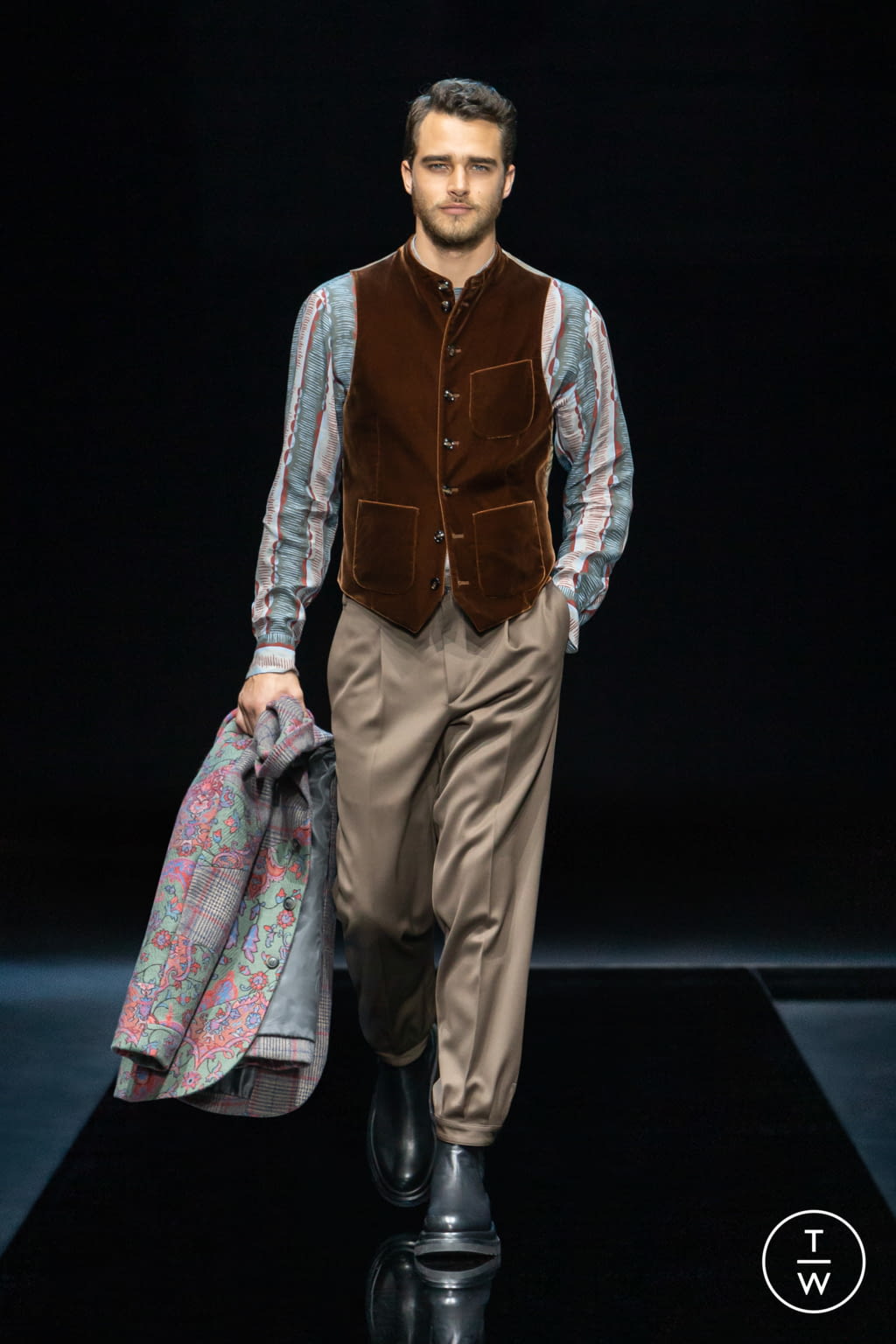 Fashion Week Milan Fall/Winter 2021 look 42 from the Giorgio Armani collection menswear