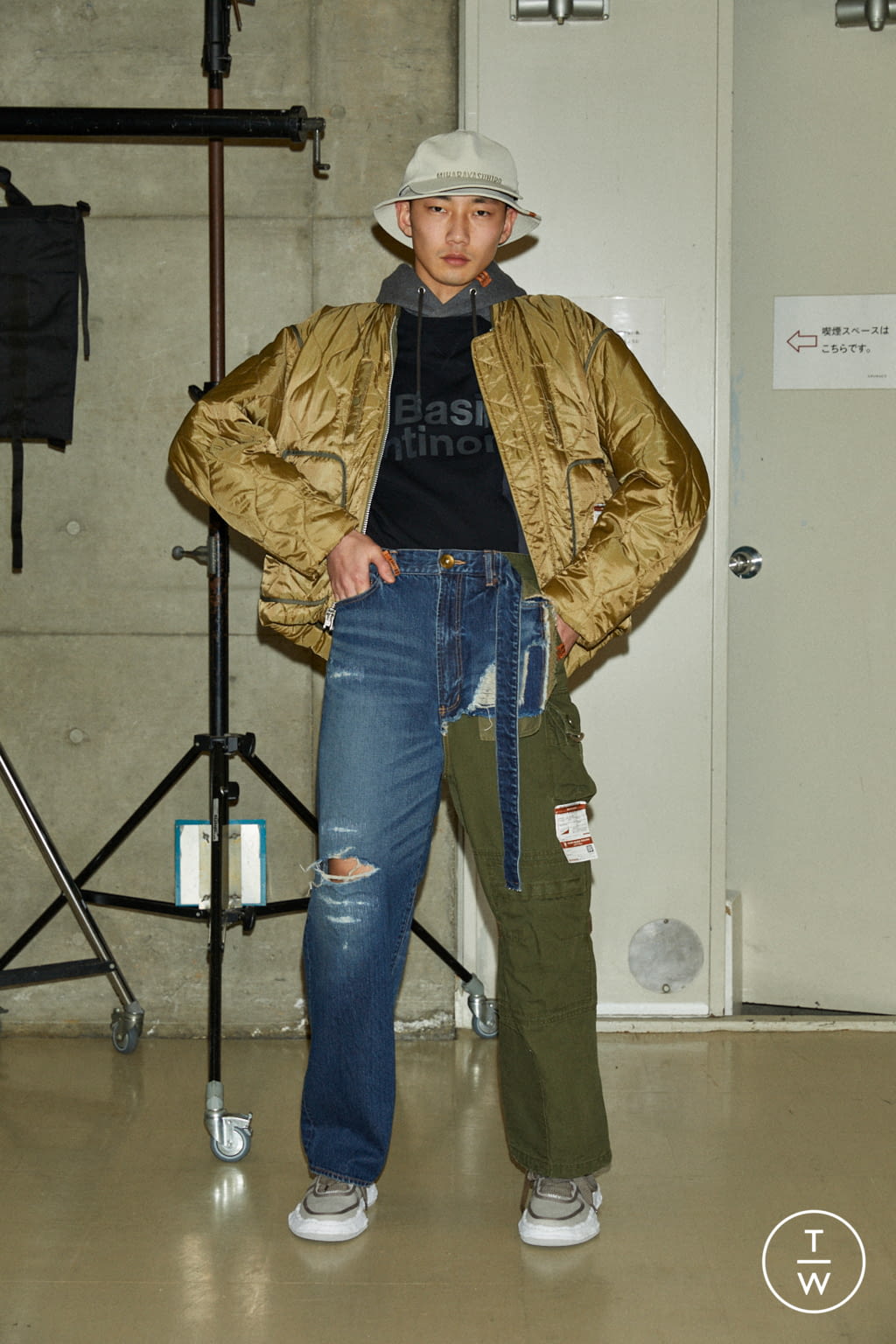 Fashion Week Paris Fall/Winter 2021 look 42 from the Maison Mihara Yasuhiro collection 男装