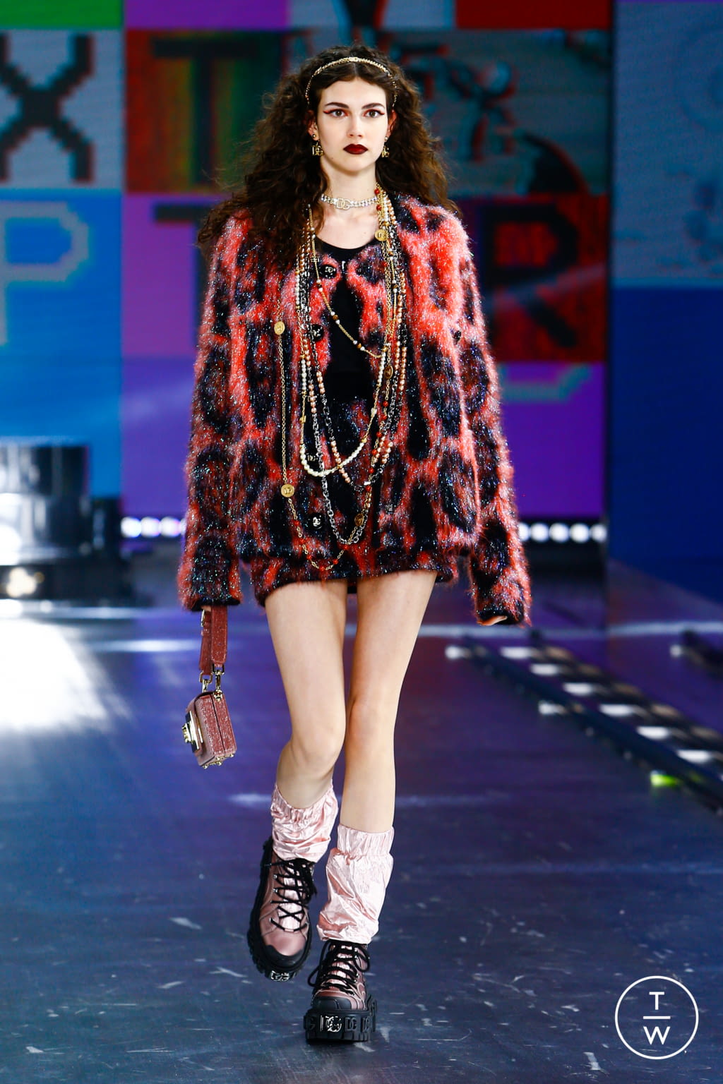 Fashion Week Milan Fall/Winter 2021 look 49 from the Dolce & Gabbana collection womenswear