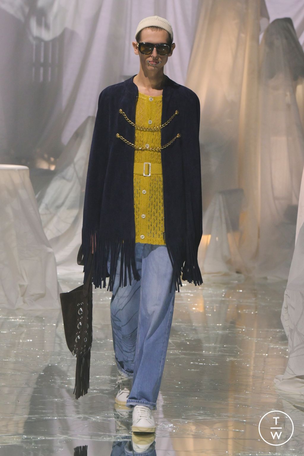 Fashion Week Paris Spring/Summer 2025 look 42 from the Valentino collection womenswear