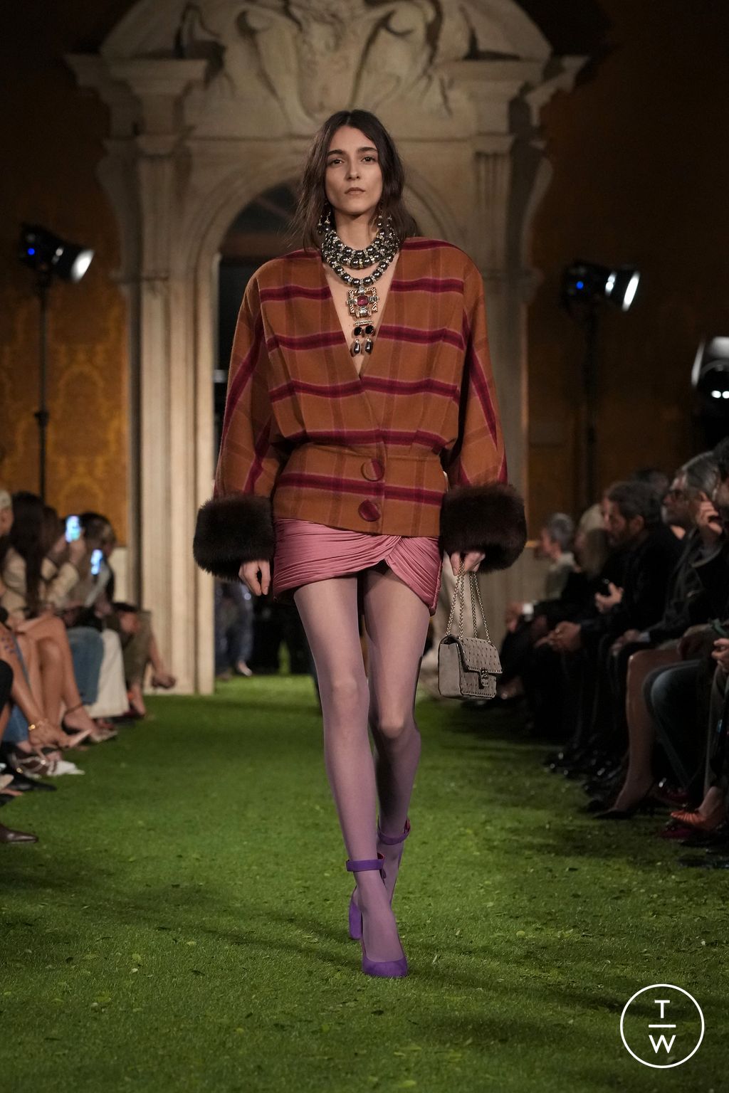 Fashion Week Paris Fall/Winter 2026 look 42 de la collection Valentino womenswear