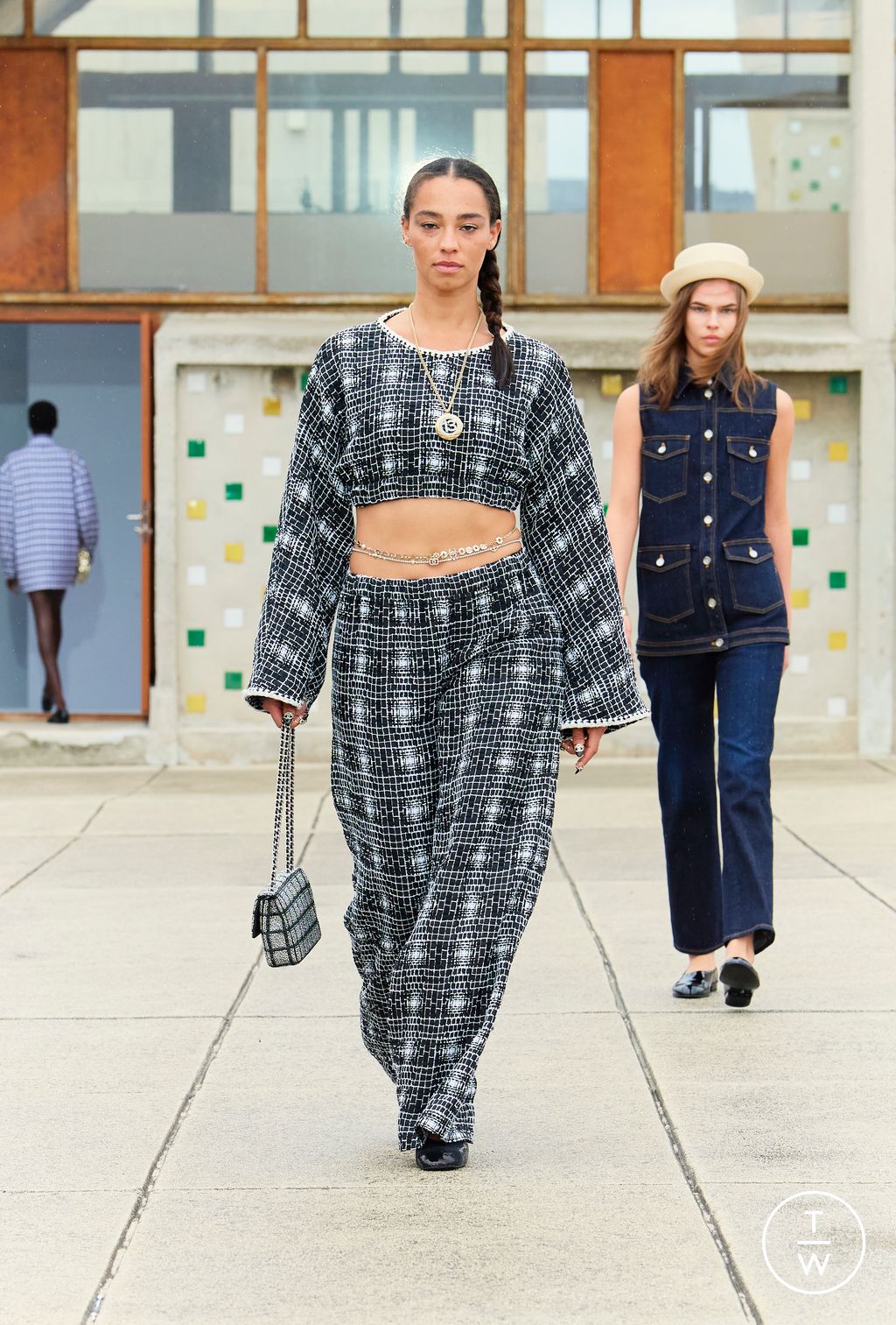 Fashion Week Paris Resort 2025 look 43 from the Chanel collection 女装