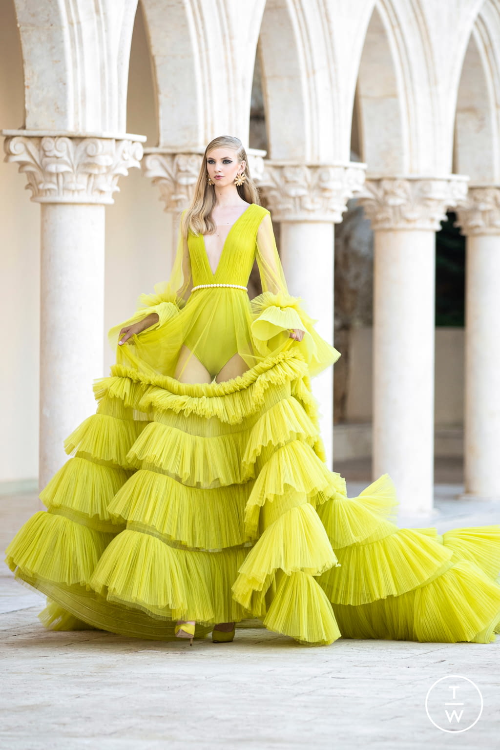 Fashion Week Paris Fall/Winter 2021 look 43 from the Georges Hobeika collection couture
