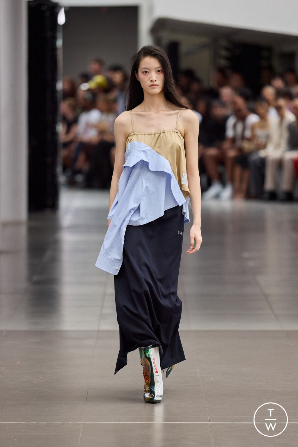 Fashion Week Paris Spring/Summer 2026 look 43 from the Maison Mihara Yasuhiro collection menswear