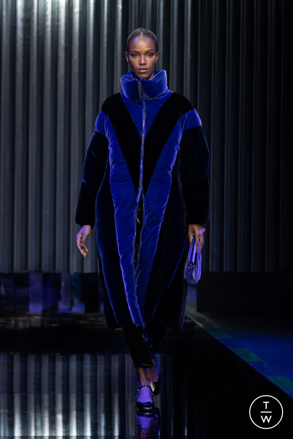 Fashion Week Milan Fall/Winter 2022 look 43 from the Giorgio Armani collection 女装