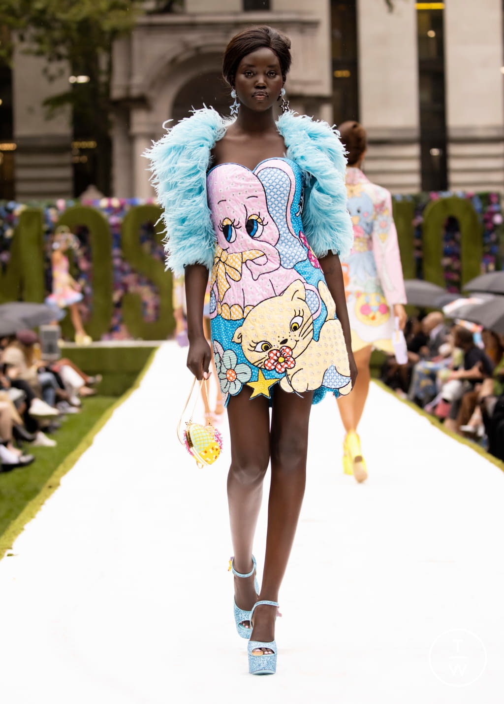 Fashion Week New York Spring/Summer 2022 look 43 from the Moschino collection womenswear
