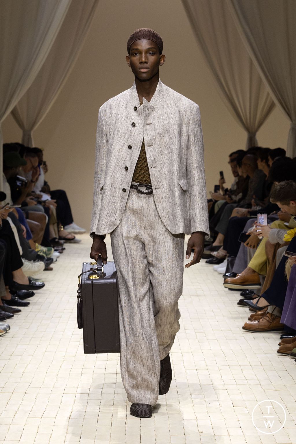 Fashion Week Milan Spring/Summer 2026 look 44 de la collection Emporio Armani menswear