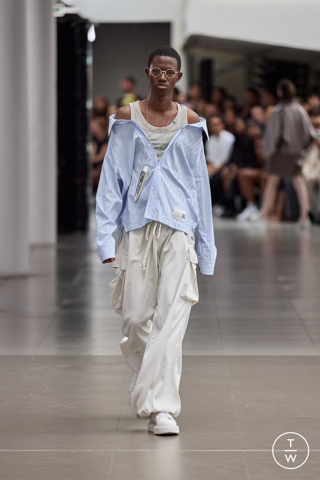 Fashion Week Paris Spring/Summer 2026 look 44 de la collection Maison Mihara Yasuhiro menswear