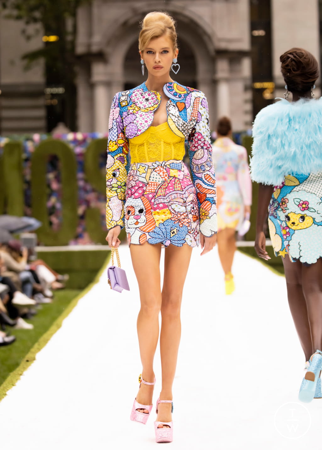 Fashion Week New York Spring/Summer 2022 look 44 from the Moschino collection womenswear