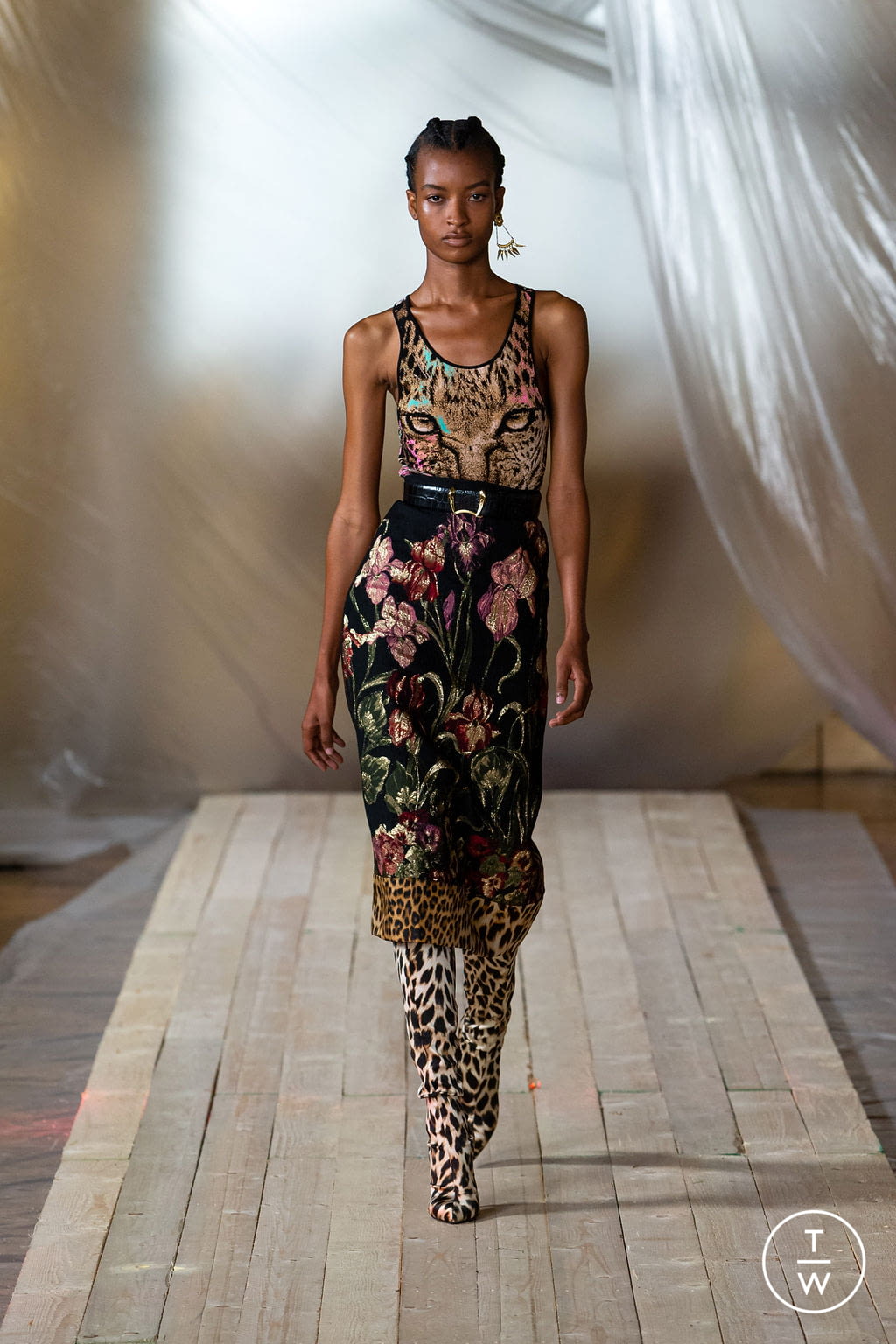 Fashion Week Milan Spring/Summer 2022 look 44 from the Roberto Cavalli collection 女装