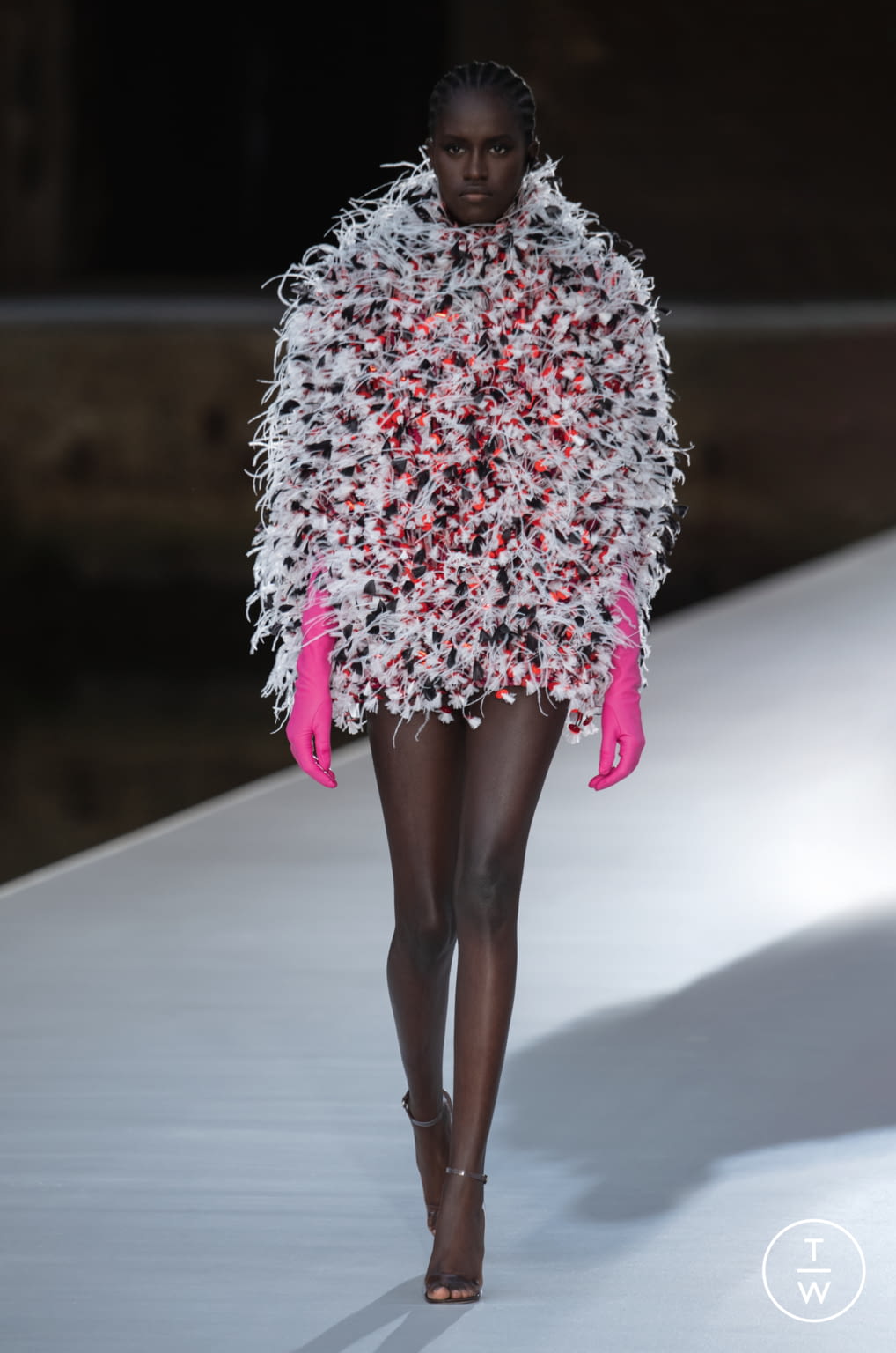 Fashion Week Paris Fall/Winter 2021 look 44 from the Valentino collection couture